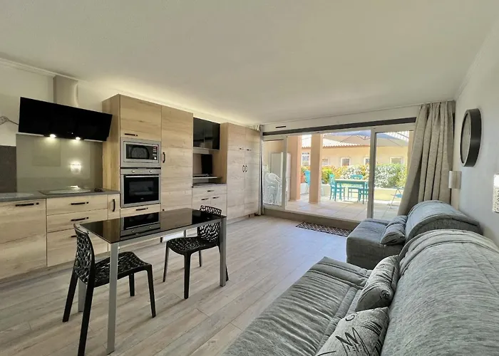 Nice Studio With Balcony Located In Frejus