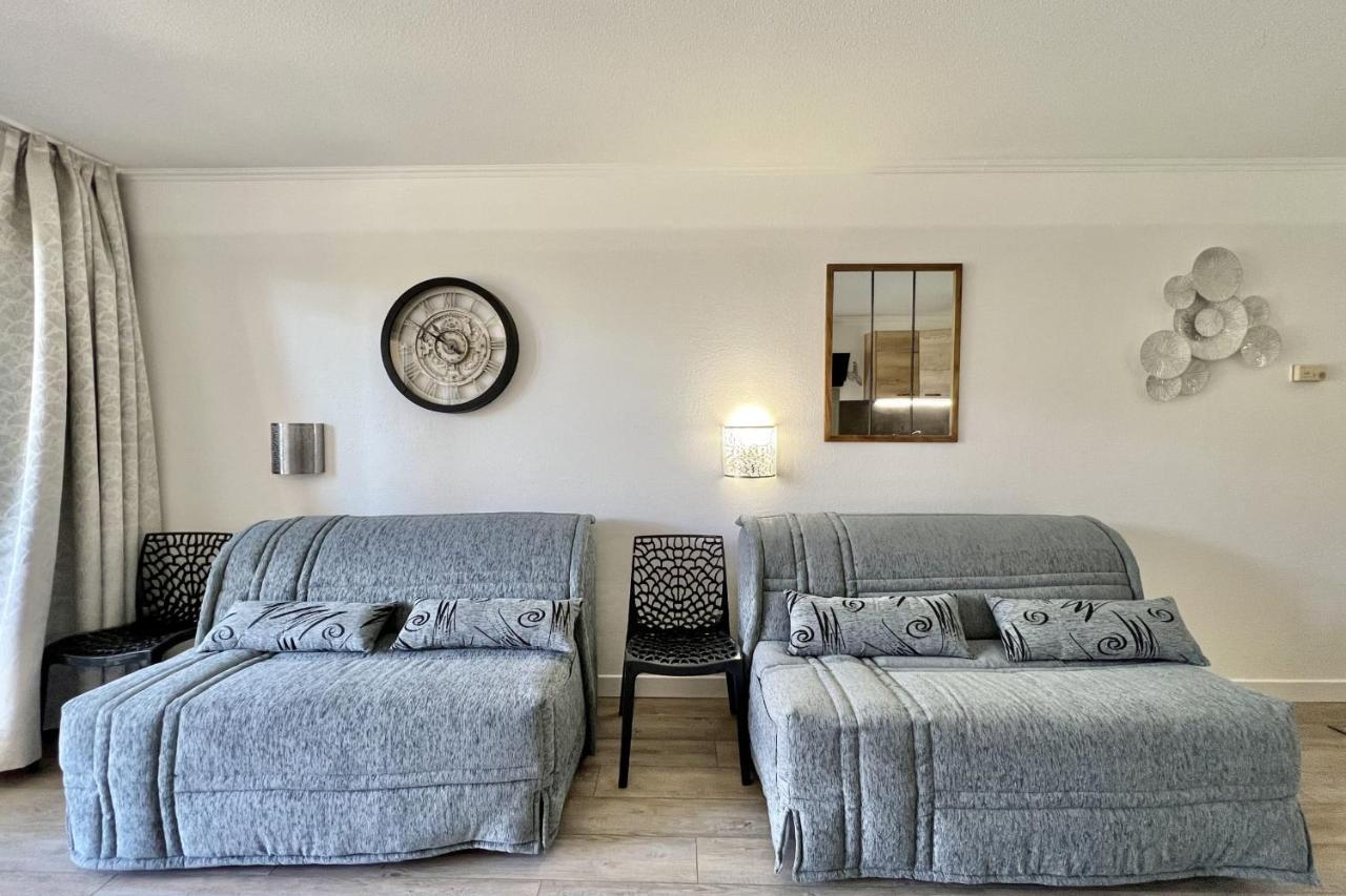 Apartment With Balcony Located In Frejus