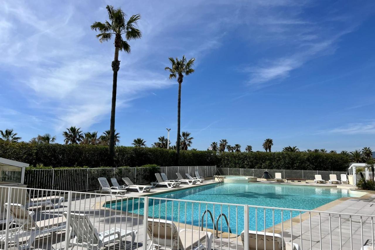 With Balcony Located In Apartment Frejus